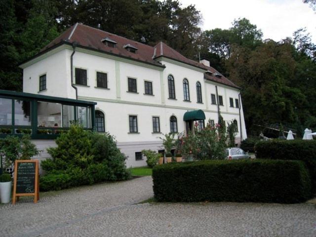 Nebozizek A Restaurant Appartamento
